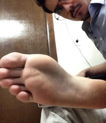 Boys's feet 80 59eca66becf21.jpg