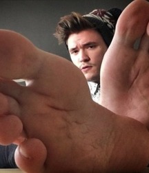 Boys's feet 80 59eca67d54e7a.jpg