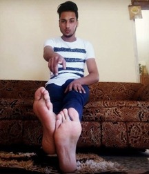 Boys's feet 80 59eca685b709f.jpg