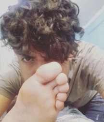 Boys's feet 80 59eca6dab74a4.jpg