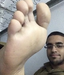 Boys's feet 80 59eca6e595bfa.jpg