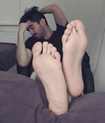 Boys's feet 80 59eca73a9e3b8.jpg