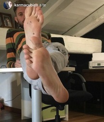 Boys's feet 80 59eca747bd571.jpg