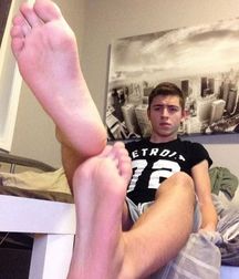 Boys's feet 81 59ff2ac2d2f5e.jpg
