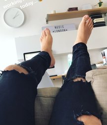 Boys's feet 81 59ff2b30094df.jpg