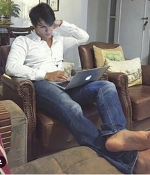 Boys's feet 81 59ff2b790b537.jpg