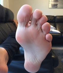 Boys's feet 81 59ff2b9036472.jpg