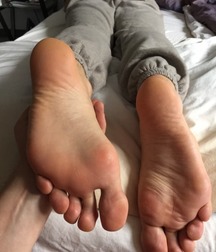Boys's feet 81 59ff2b9482494.jpg