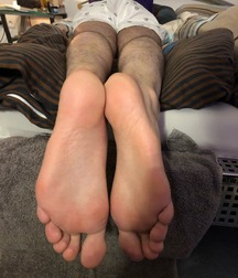 Boys's feet 81 59ff2bb043d2a.jpg