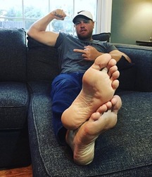 Boys's feet 83 5a0ae2c1b7dbb.jpg