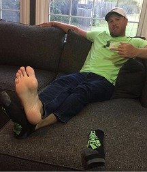 Boys's feet 83 5a0ae2c8e52cb.jpg