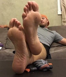 Boys's feet 83 5a0ae2d3c676a.jpg