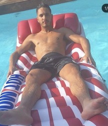 Boys's feet 83 5a0ae2eb7673a.jpg