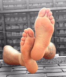 Boys's feet 83 5a0ae3566da0f.jpg
