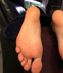 Boys's feet 83 5a0ae3ba3893e.jpg
