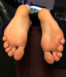 Boys's feet 83 5a0ae3cca78aa.jpg