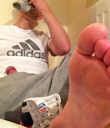 Boys's feet 84 5a0b29f2ec08e.jpg