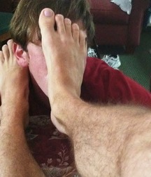 Boys's feet 85
