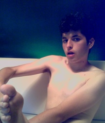 Boys's feet 88 5a1488405294b.jpg