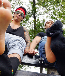 Boys's feet 90 5a198368645c7.jpg