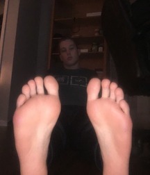 Boys's feet 91 5a1987d35731d.jpg