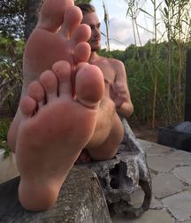 Boys's feet 92 5a198b8b1551c.jpg