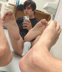 Boys's feet 92 5a198c5b473d0.jpg