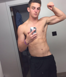 Twinks 407 5a2530423c9f3.png