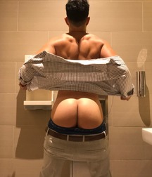 Attractive bottoms of boys 120 5a2d562178362.jpg