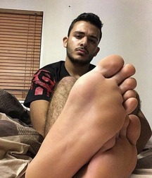 Boys's feet 93 5a38e55b96a47.jpg