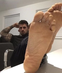 Boys's feet 93 5a38e55e42f47.jpg