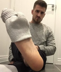 Boys's feet 93 5a38e56e57862.jpg