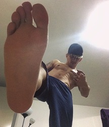 Boys's feet 93 5a38e57bad966.jpg