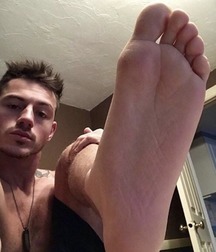 Boys's feet 93 5a38e583b8c44.jpg