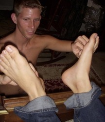 Boys's feet 93 5a38e5a342acc.jpg
