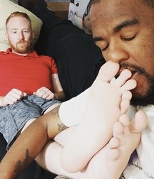 Boys's feet 93 5a38e5e9f2d4e.jpg