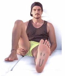 Boys's feet 94 5a38e770e0075.jpg