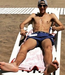 Boys's feet 94 5a38e7dee2c1e.jpg