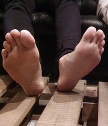 Boys's feet 94 5a38e80f3e93c.jpg