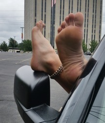 Boys's feet 95 5a38e9f75bee2.jpg