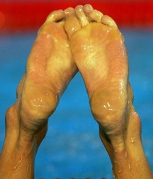 Boys's feet 96 5a38f4b7cb595.jpg