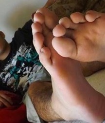 boys's feet 97 5a38fa62998b3.jpg