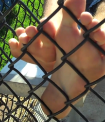 boys's feet 97 5a38fbe4c9774.png