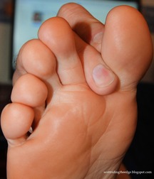 boys's feet 97 5a3900584f8e8.jpg