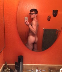 Attractive bottoms of boys 128 5a4f49657a331.jpg