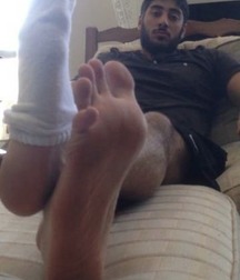 Boys's feet 98 5a57ce562cba6.jpg