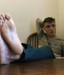 Boys's feet 100