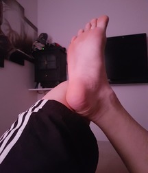Boys's feet 100 5a5f2cf4d342d.jpg