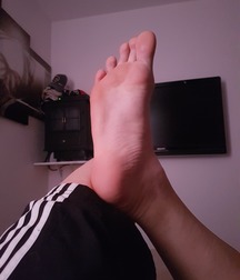 Boys's feet 100 5a5f2d2d8c0b4.jpg