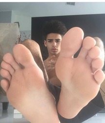 Boys's feet 100 5a5f2db57eab9.jpg